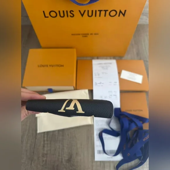 Louis Vuitton Victorine Wallet - Picture 4 of 13